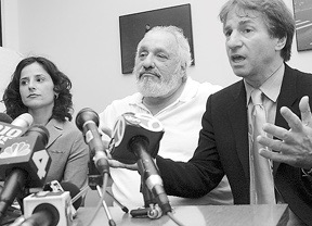 https://www.law.umich.edu/special/exoneration/PublishingImages/Barry_Gibbs.jpg